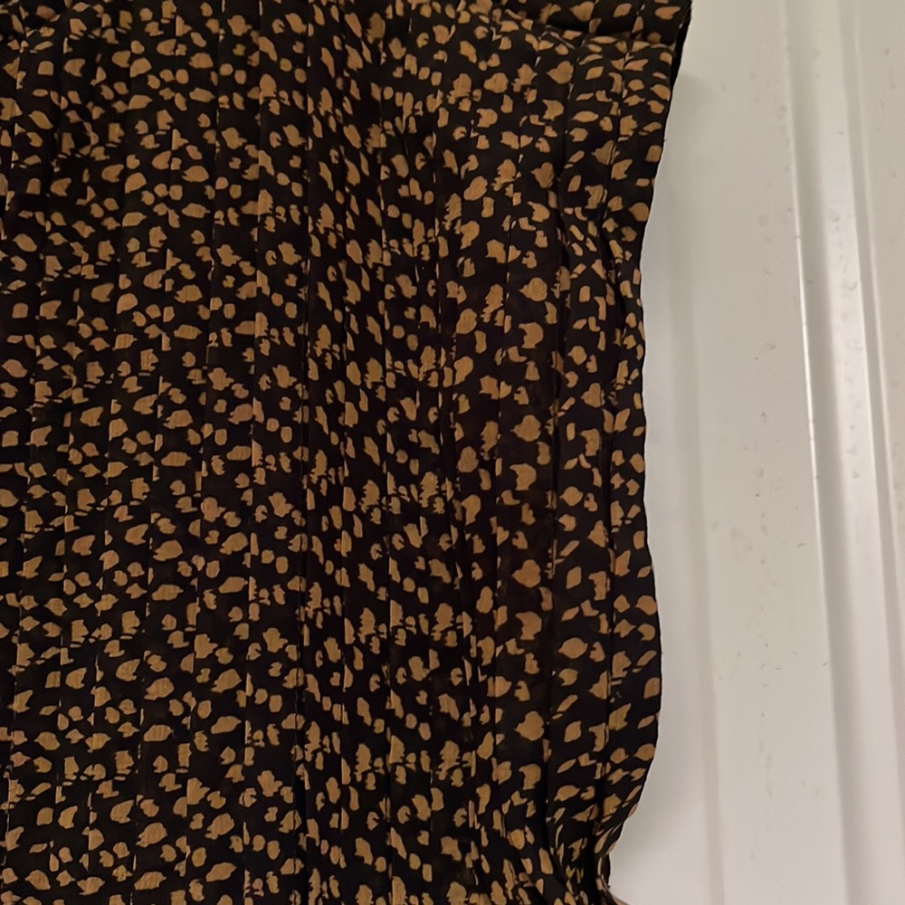 ❤️Talbots Petite Spotted Sleeveless Blouse - Picture 2 of 6